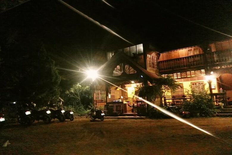 Hostal Crossroads House - Hostel