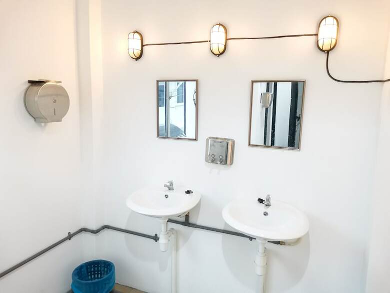 Hostal Dfs Capsule Hotel - Hostel