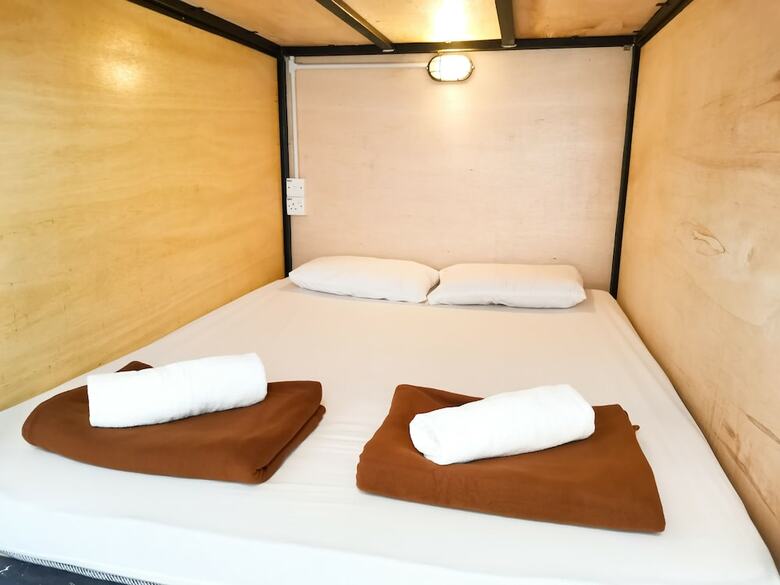 Hostal Dfs Capsule Hotel - Hostel