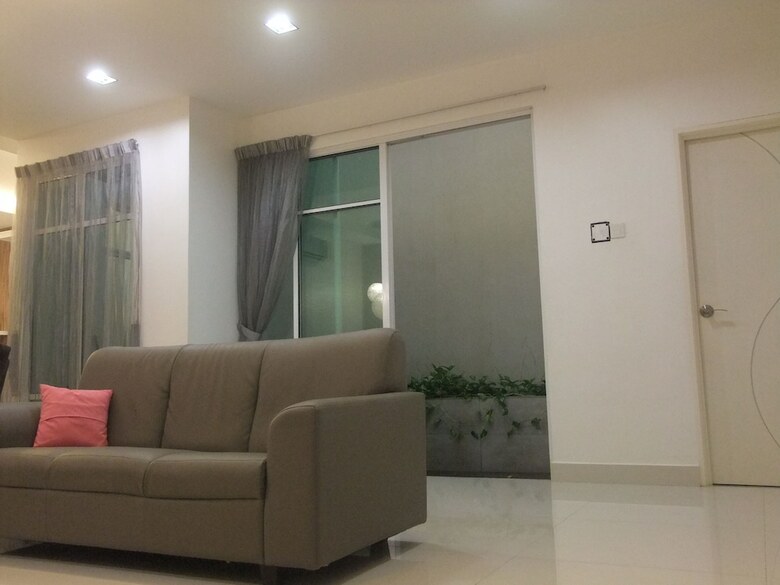 Ibook 1 - Luxury Holiday Homestay