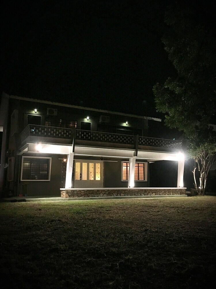 Ibook 3 - Beachside Bungalow