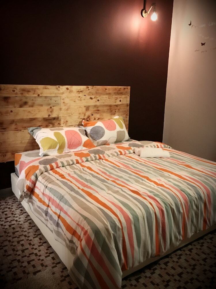 Ibook 3 - Beachside Bungalow