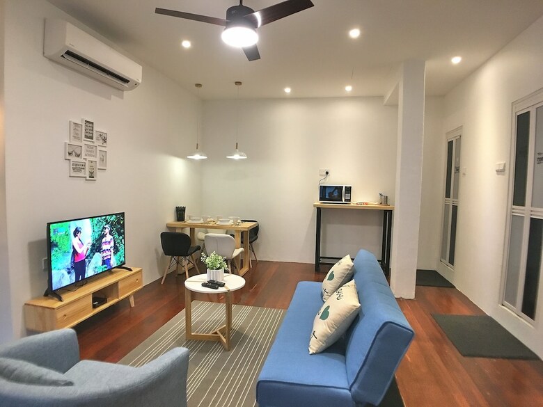 Ibook 7 - 2bedroom Gurney Studio Suites