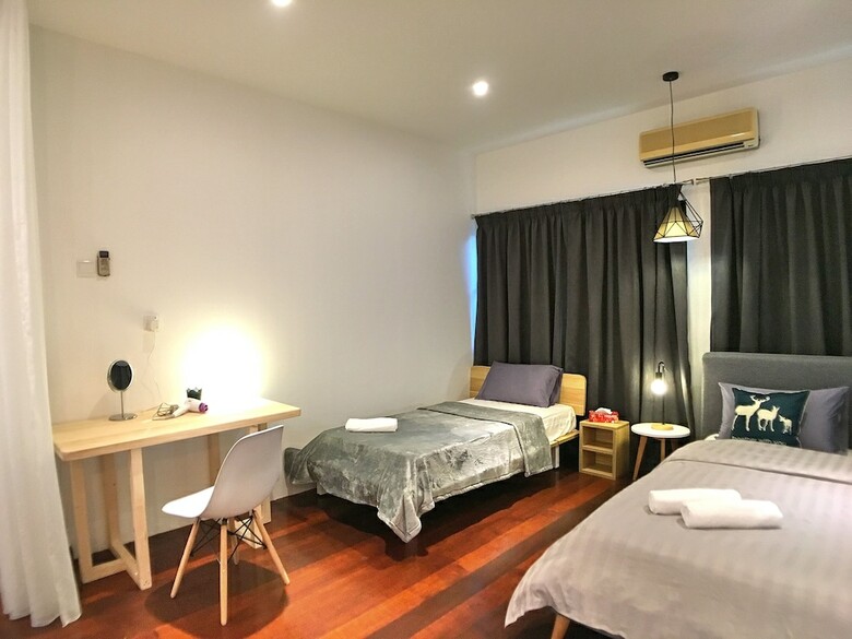 Ibook 7 - 2bedroom Gurney Studio Suites