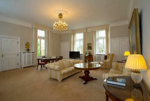 Hotel Schlo� Tremsb�ttel