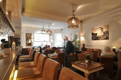 Hostal Caf� Orth