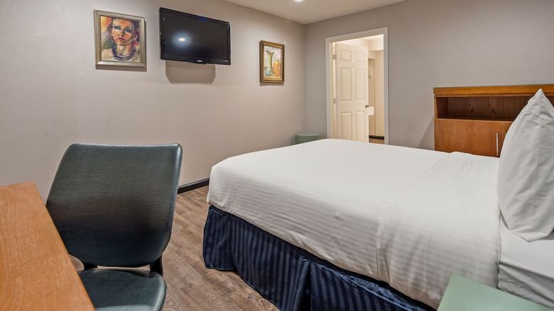 Hotel Azul Inn & Suites