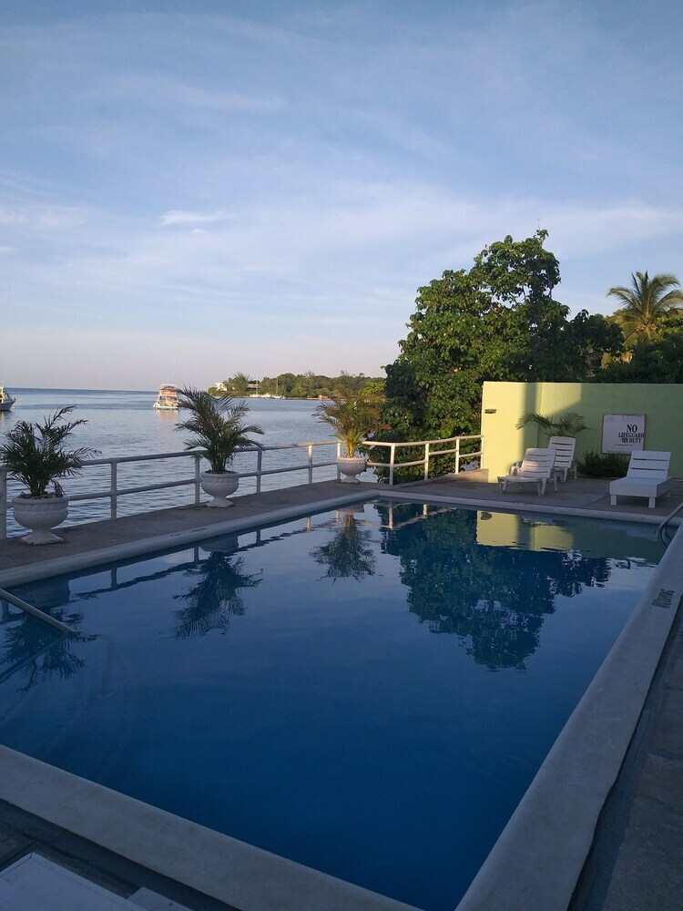 Hotel Ocean Palms Resort