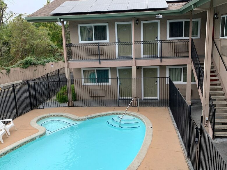 Motel Olive Tree Inn & Suites