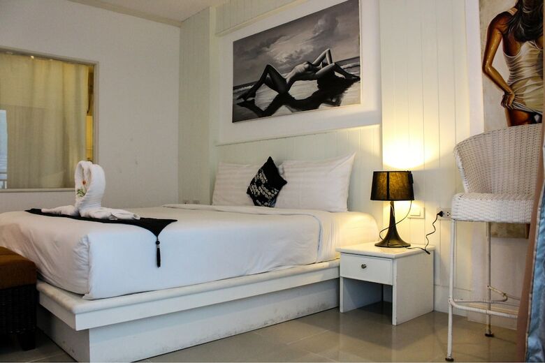 Sharaya White Hotel
