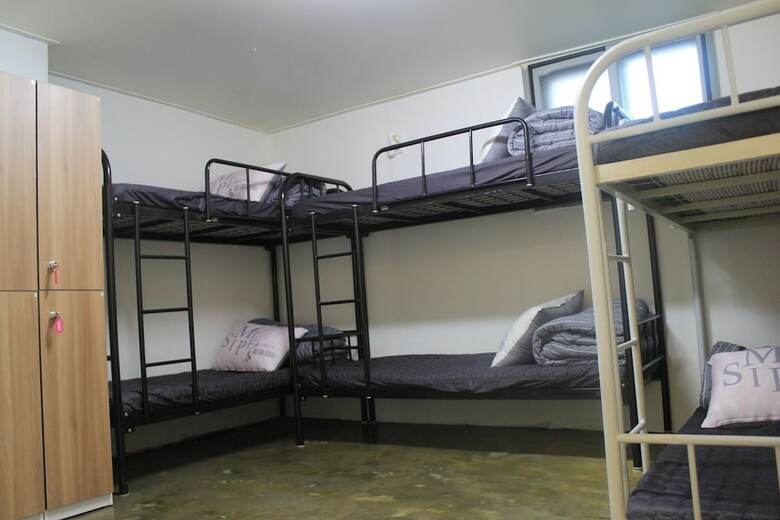 Hostal U Guesthouse In Hongdae Female Only - Hostel