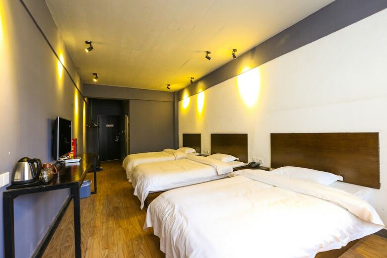 Zhangjiajie Comma Travel Hotel