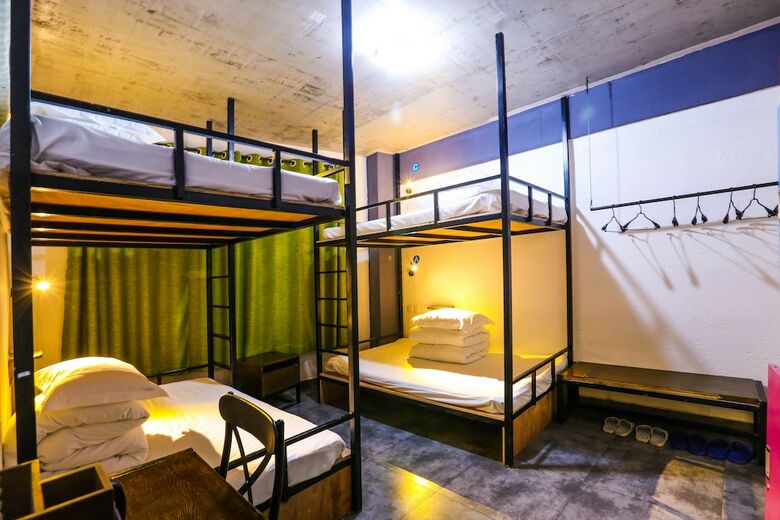 Zhangjiajie Comma Travel Hotel