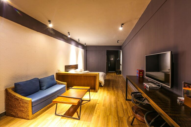 Zhangjiajie Comma Travel Hotel