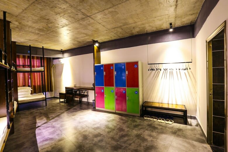 Zhangjiajie Comma Travel Hotel