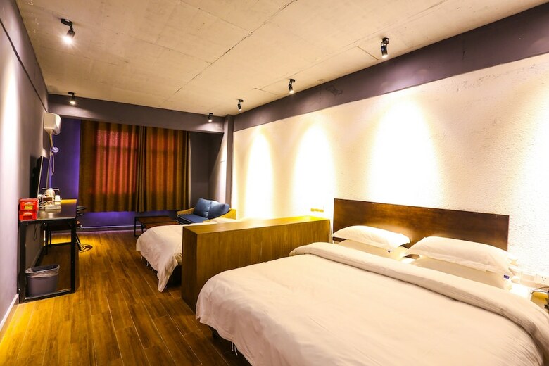 Zhangjiajie Comma Travel Hotel