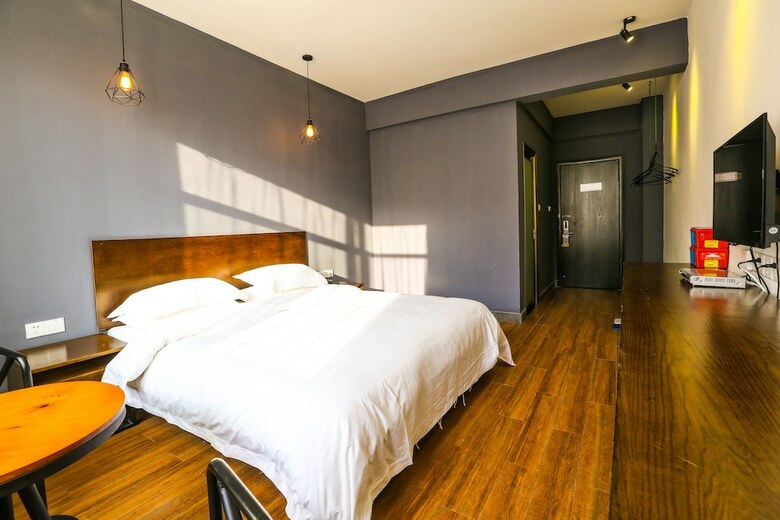 Zhangjiajie Comma Travel Hotel