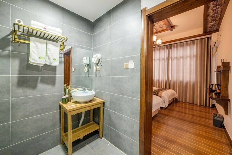 Hotel Military Theme Inn