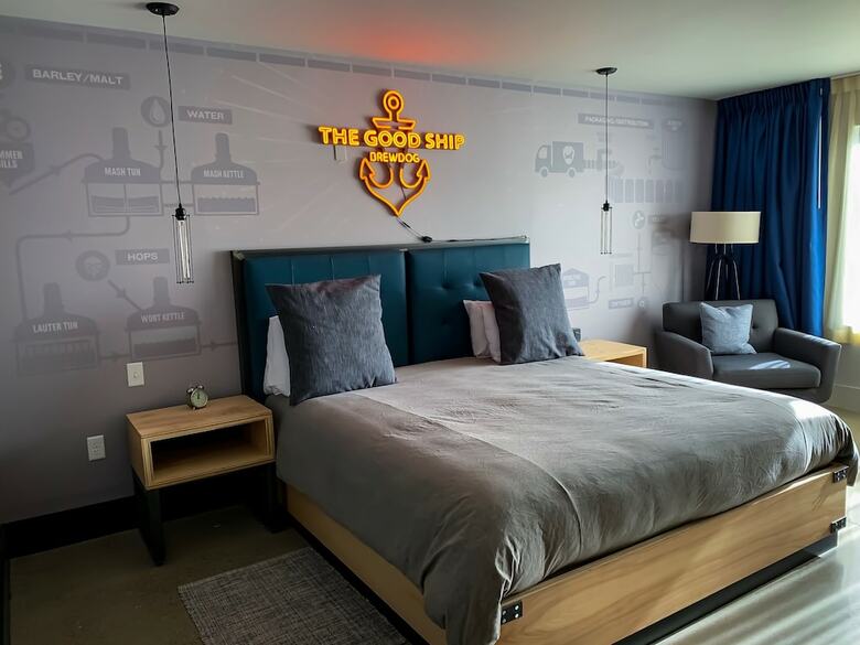 Doghouse Hotel And Brewery