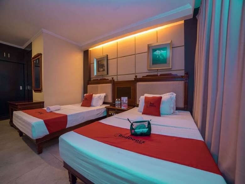 Hotel Reddoorz Plus @ Project 6 Quezon City