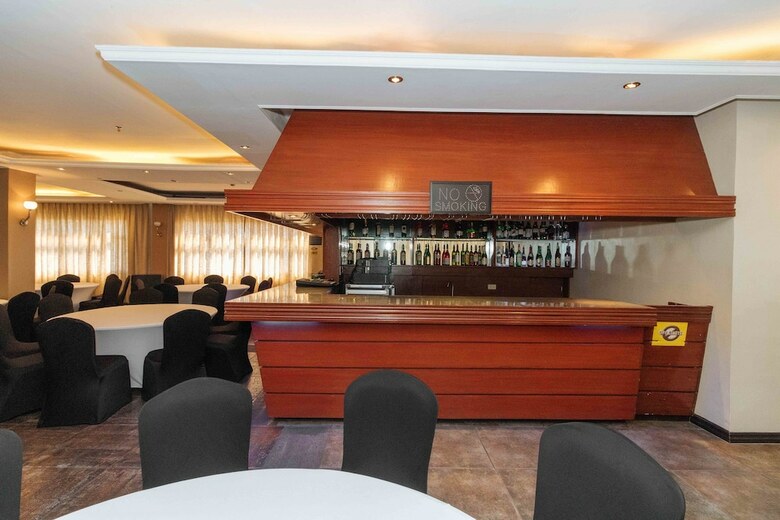 Hotel Reddoorz Plus @ Project 6 Quezon City