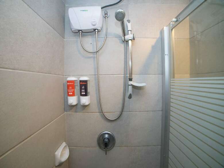 Hotel Reddoorz Plus @ Project 6 Quezon City