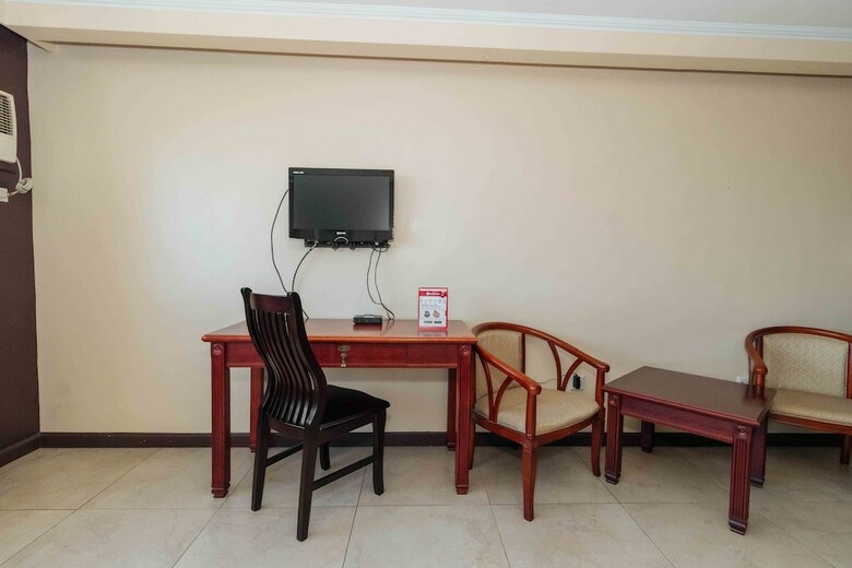 Hotel Reddoorz Plus @ Project 6 Quezon City