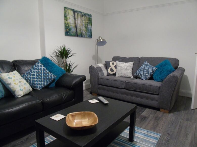 Snug - Meadhan Apartment