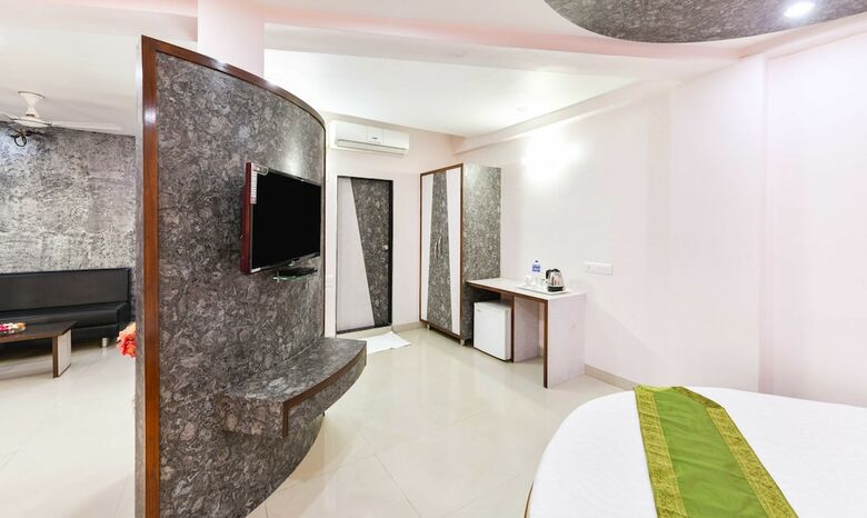 Treebo Skylon Hotel