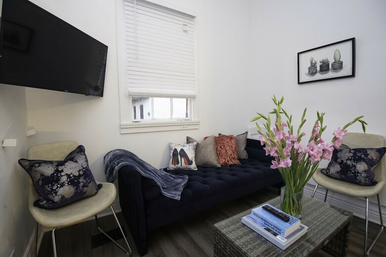 Villa 5 Br - Best Location Next To French Qt