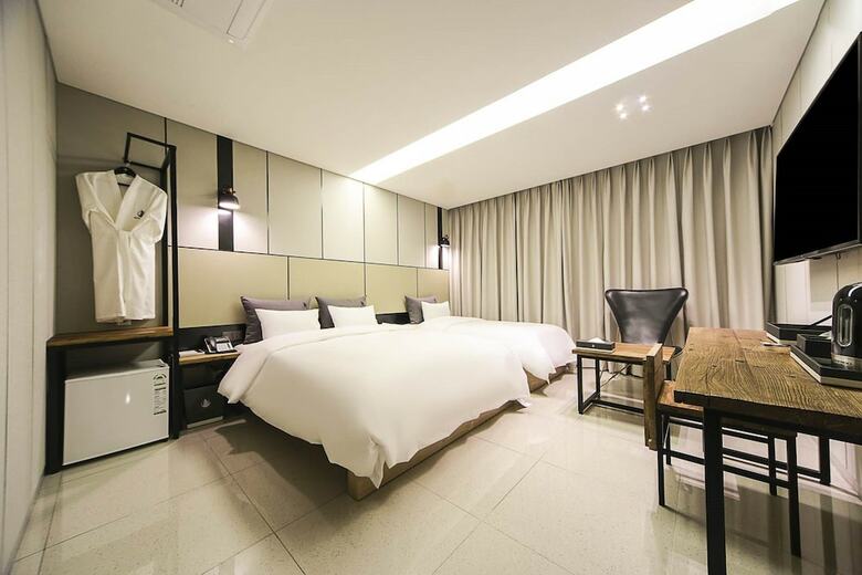 Yeoubi Hotel