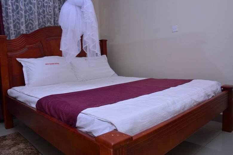 Mak-queen Hotel