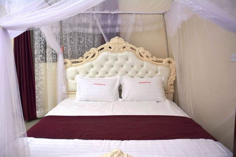 Mak-queen Hotel