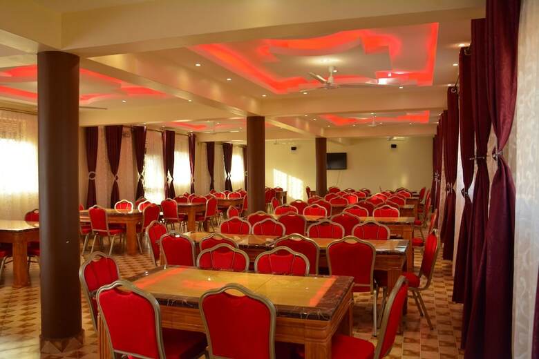 Mak-queen Hotel