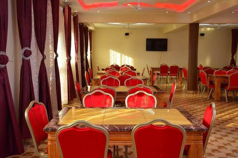 Mak-queen Hotel