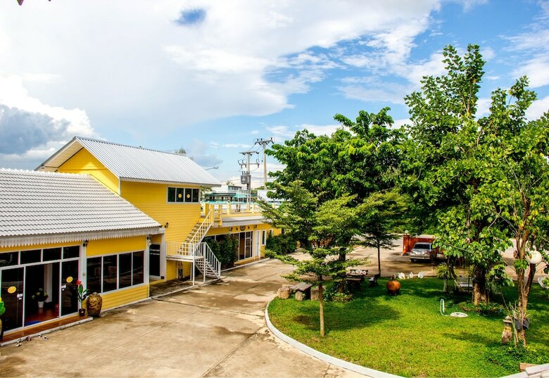 Hotel Raiwin Buri Resort