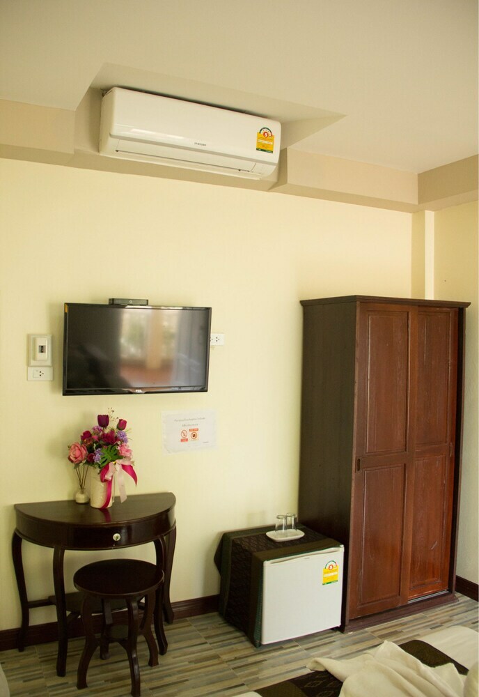 Hotel Raiwin Buri Resort