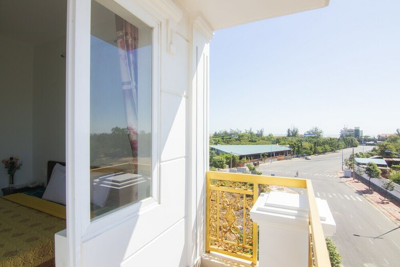 Bien Xanh Hotel