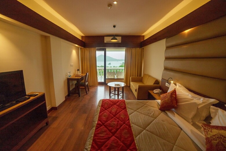 Hotel Hilltop Palace