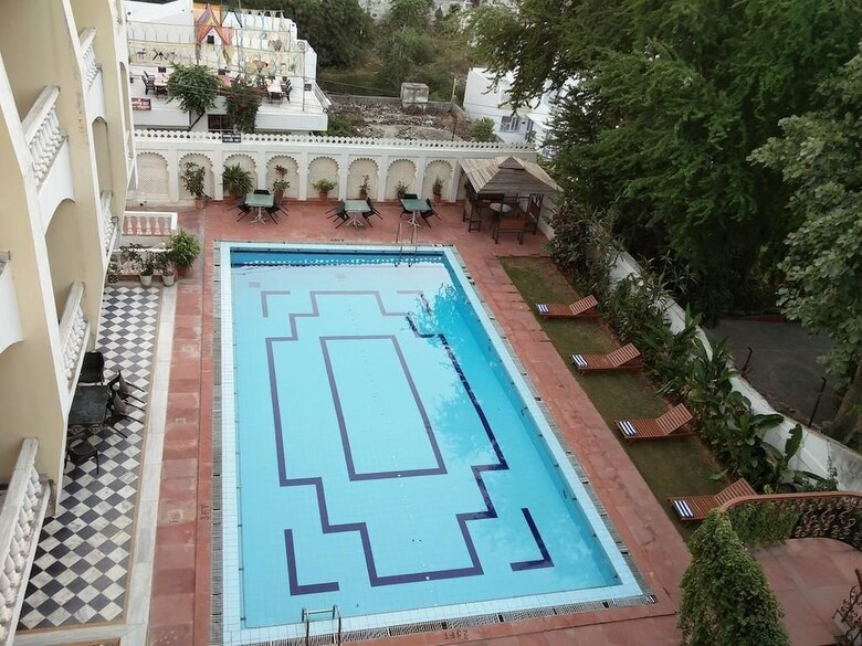 Hotel Hilltop Palace