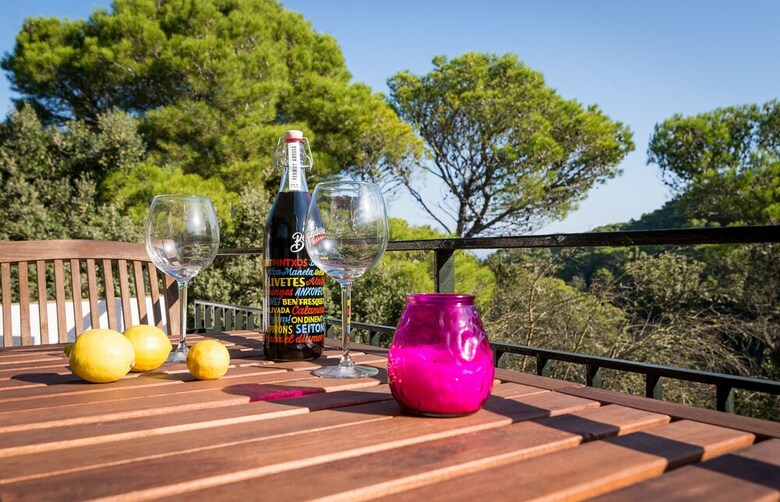 Stylish Sa Riera Apartment, 5 Mins Walk To Beach