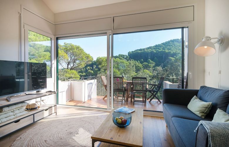Stylish Sa Riera Apartment, 5 Mins Walk To Beach