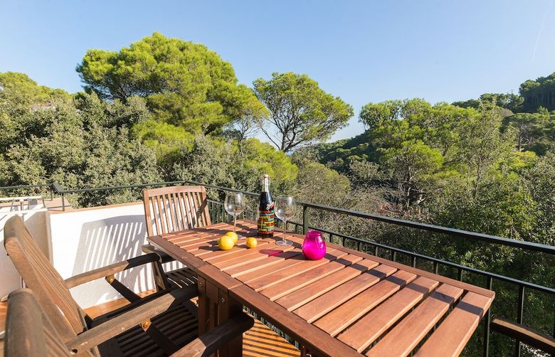 Stylish Sa Riera Apartment, 5 Mins Walk To Beach