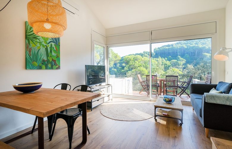 Stylish Sa Riera Apartment, 5 Mins Walk To Beach
