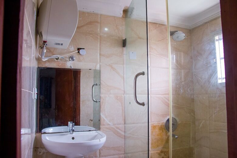 Folade Hotels