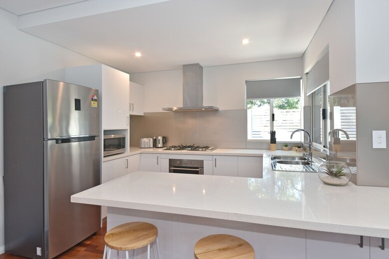 Stylish Apartment Near Perth City 2210