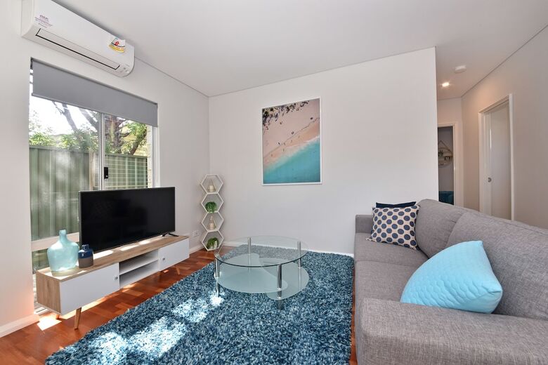 Stylish Apartment Near Perth City 2210