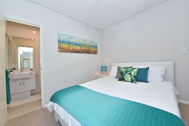 Stylish Apartment Near Perth City 2210