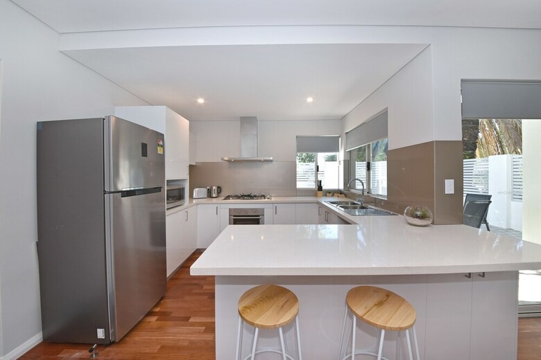 Stylish Apartment Near Perth City 2210