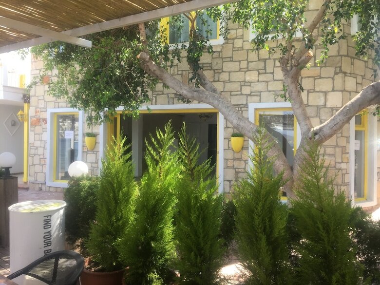Estrella Beach Hotel